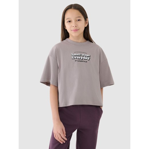 Dziewczęcy crop top z nadrukiem4F 4FJRSS25TTSHF2587 - beżowy ze sklepu Sportstylestory.com w kategorii Bluzki dziewczęce - zdjęcie 179708001