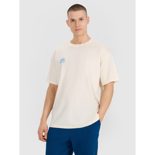 Męski t-shirt oversize z nadrukiem 4F 4FWSS25TTSHM1985 - beżowy ze sklepu Sportstylestory.com w kategorii T-shirty męskie - zdjęcie 179708331