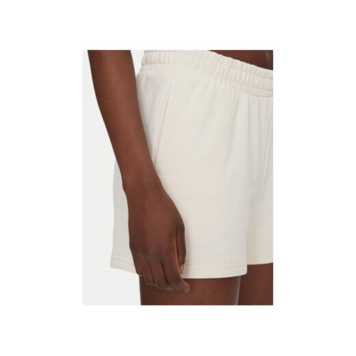 Szorty Puma w sportowym stylu 