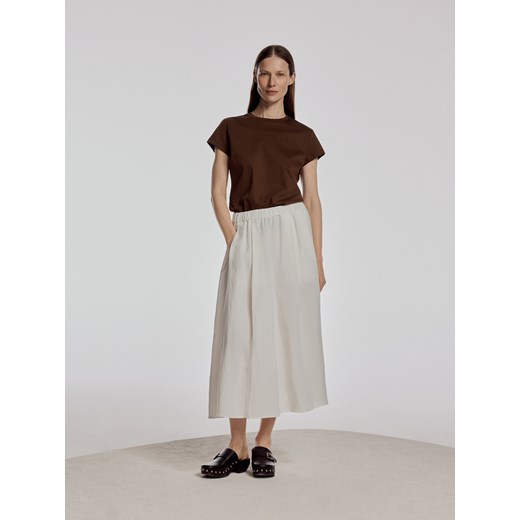 Reserved - T-shirt z domieszką jedwabiu - brązowy Reserved XS Reserved