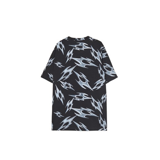 Cropp - Czarny T-shirt z nadrukiem all over - czarny Cropp XS Cropp