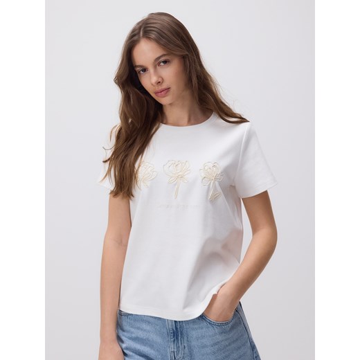 Reserved - T-shirt z haftowanym wzorem - złamana biel ze sklepu Reserved w kategorii Bluzki damskie - zdjęcie 179731750