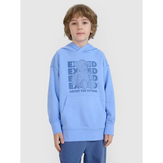 Chłopięca bluza dresowa z kapturem nierozpinana 4FJRSS25TSWSM2234 - niebieska ze sklepu Sportstylestory.com w kategorii Bluzy chłopięce - zdjęcie 179732904