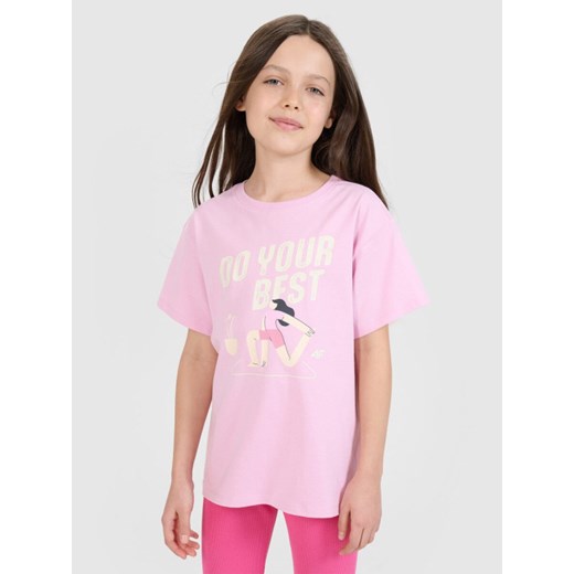 Dziewczęcy t-shirt z nadrukiem 4F 4FJRSS25TTSHF2644 - różowy ze sklepu Sportstylestory.com w kategorii Bluzki dziewczęce - zdjęcie 179733310
