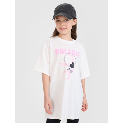 Dziewczęcy t-shirt z nadrukiem 4F 4FJRSS25TTSHF2646 - biały ze sklepu Sportstylestory.com w kategorii Bluzki dziewczęce - zdjęcie 179733334