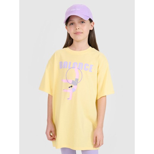 Dziewczęcy t-shirt z nadrukiem 4F 4FJRSS25TTSHF2646 - żółty ze sklepu Sportstylestory.com w kategorii Bluzki dziewczęce - zdjęcie 179733363