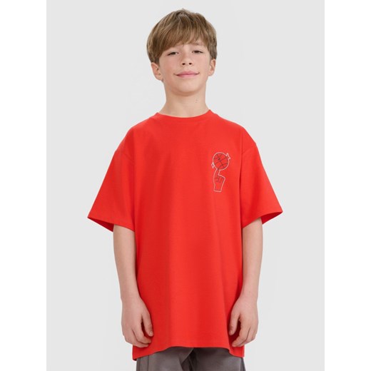 Chłopięcy t-shirt z nadrukiem 4F 4FJRSS25TTSHM2639 - czerwony ze sklepu Sportstylestory.com w kategorii T-shirty chłopięce - zdjęcie 179733484