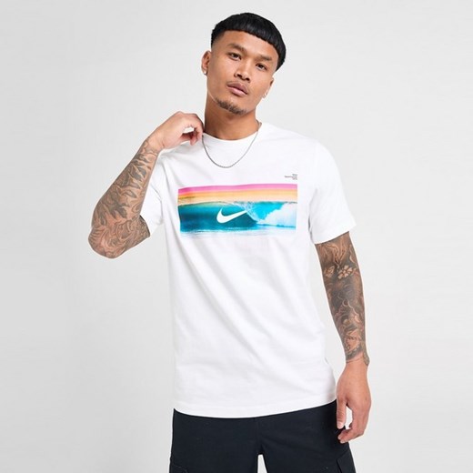 NIKE T-SHIRT U NSW TEE OC PHOTO 2 ze sklepu JD Sports  w kategorii T-shirty męskie - zdjęcie 179738103