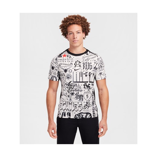 Męska przedmeczowa koszulka piłkarska z krótkim rękawem Nike Dri-FIT Club América Academy Pro SE - Brązowy ze sklepu Nike poland w kategorii T-shirty męskie - zdjęcie 179738251