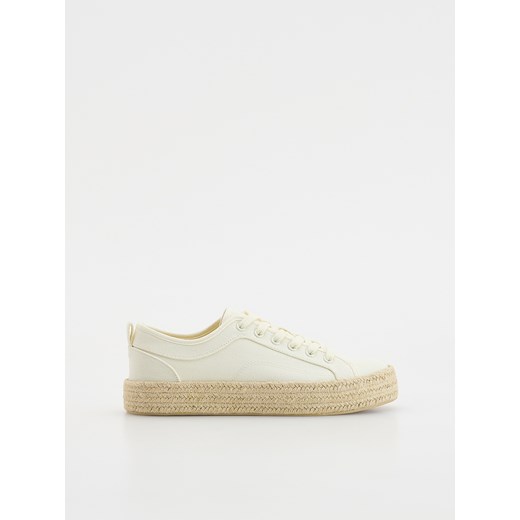 Reserved - Sneakersy z plecioną podeszwą - biały ze sklepu Reserved w kategorii Espadryle damskie - zdjęcie 179742830