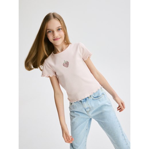 Reserved - Prążkowany t-shirt z aplikacją - pastelowy róż Reserved 122/128 (6-8 lat) Reserved