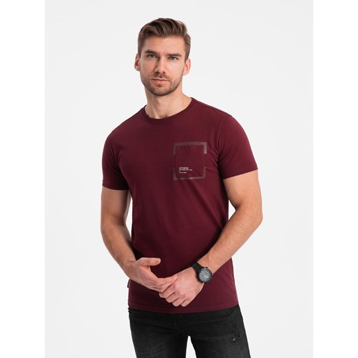 Bawełniany męski t-shirt z nadrukiem na kieszonce – bordowy V2 OM-TSPT-0154 ze sklepu ombre w kategorii T-shirty męskie - zdjęcie 179746191