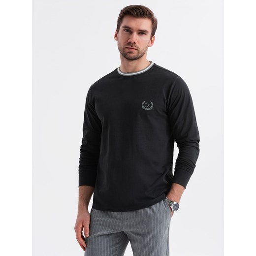 Bawełniany longsleeve męski z dekoltem U w paski i haftem – czarny V4 OM-LSCL-0128 ze sklepu ombre w kategorii T-shirty męskie - zdjęcie 179750120