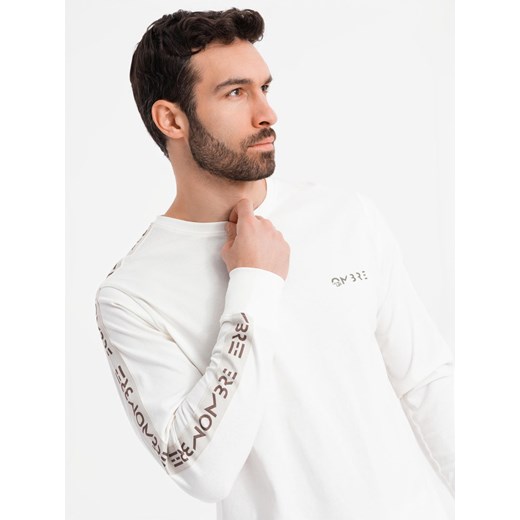 Bawełniany męski longsleeve U-neck z lampasami i nadrukiem na piersi – złamana biel V3 OM-LSCL-0127 ze sklepu ombre w kategorii T-shirty męskie - zdjęcie 179750134