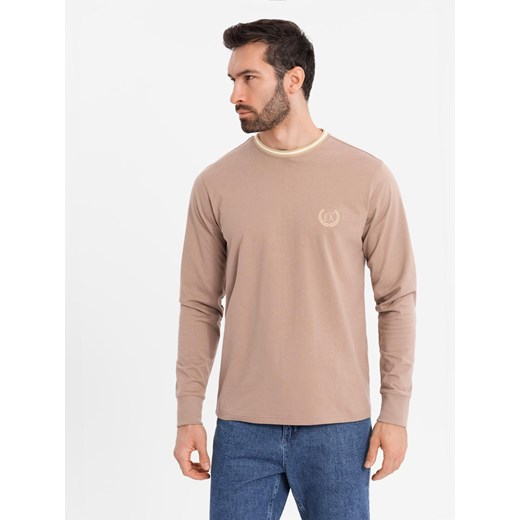 Longsleeve bawełniany męski z dekoltem U w paski i haftem – brązowy V6 OM-LSCL-0128 ze sklepu ombre w kategorii T-shirty męskie - zdjęcie 179750150
