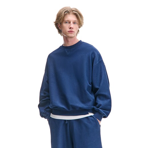 Cropp - Granatowa prążkowana bluza - granatowy ze sklepu Cropp w kategorii Bluzy męskie - zdjęcie 179763332