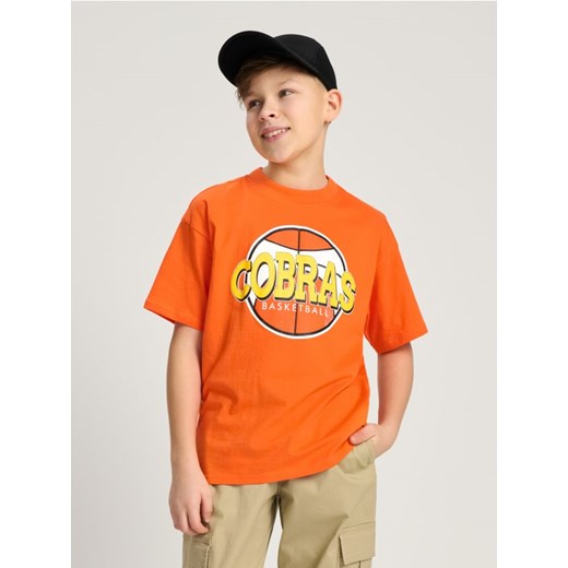 Sinsay - Koszulka z kolorowym nadrukiem - pomarańczowy ze sklepu Sinsay w kategorii T-shirty chłopięce - zdjęcie 179765180