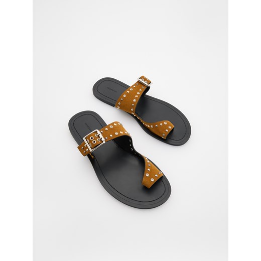 Reserved - Zamszowe sandały z okuciami - brązowy Reserved 37 Reserved