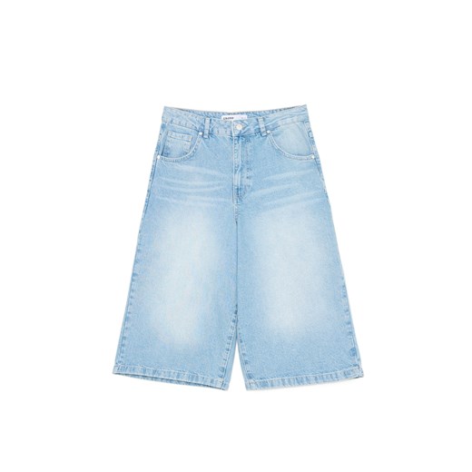 Cropp - Jeansowe szorty typu long jorts - niebieski ze sklepu Cropp w kategorii Szorty - zdjęcie 179777981