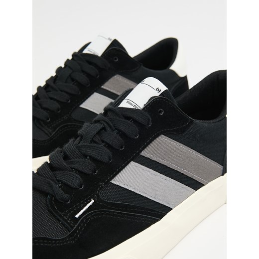 Cropp - Sznurowane czarne trampki z naszywkami - czarny Cropp 43 Cropp