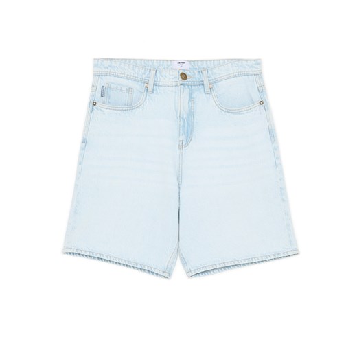 Cropp - Błękitne jeansowe szorty loose - niebieski ze sklepu Cropp w kategorii Spodenki męskie - zdjęcie 179778073