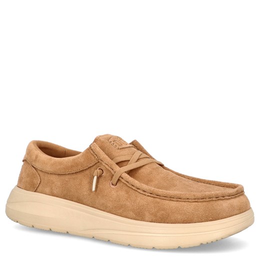 Lekkie mokasyny męskie - HEY DUDE WALLY COMF SUEDE 41975 CAMEL ze sklepu Tymoteo.pl - sklep obuwniczy w kategorii Trampki męskie - zdjęcie 179791234