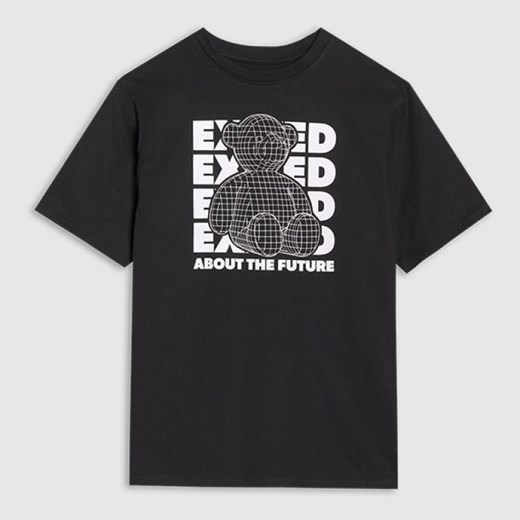 Chłopięcy t-shirt z nadrukiem 4F 4FJRSS25TTSHM2819 - czarny ze sklepu Sportstylestory.com w kategorii T-shirty chłopięce - zdjęcie 179792011