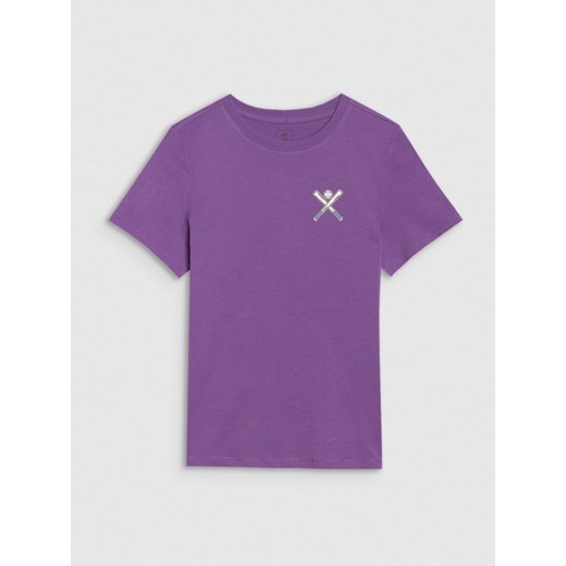 Chłopięcy t-shirt z nadrukiem 4F 4FJRSS25TTSHM2642 - fioletowy ze sklepu Sportstylestory.com w kategorii T-shirty chłopięce - zdjęcie 179792054