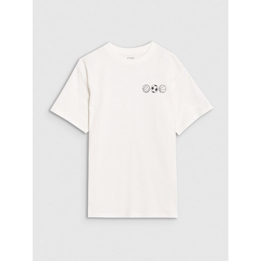 Chłopięcy t-shirt z nadrukiem 4F 4FJRSS25TTSHM2640 - biały ze sklepu Sportstylestory.com w kategorii T-shirty chłopięce - zdjęcie 179792274