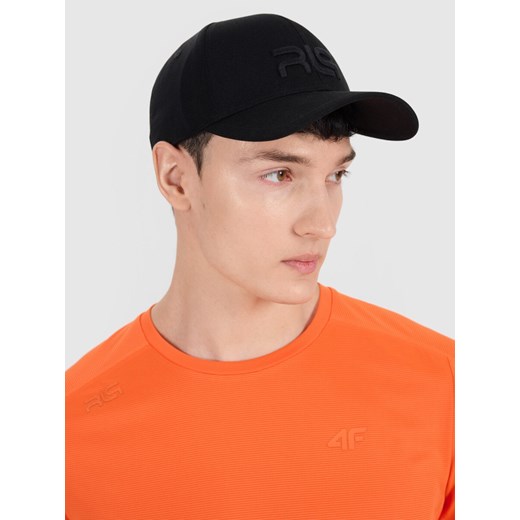 Męska czapka z daszkiem 4F x Robert Lewandowski RL9SSS25ACABM532 - czarny ze sklepu Sportstylestory.com w kategorii Czapki z daszkiem męskie - zdjęcie 179824603