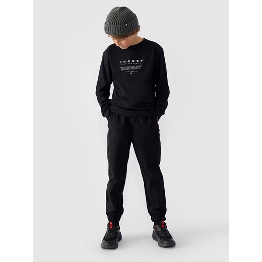 4F Spodnie dresowe w kolorze czarnym ze sklepu Limango Polska w kategorii Spodnie chłopięce - zdjęcie 179826351