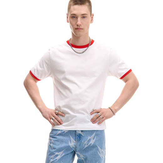 Cropp - Biała koszulka z dekoracyjnymi brzegami - czerwony ze sklepu Cropp w kategorii T-shirty męskie - zdjęcie 179828284