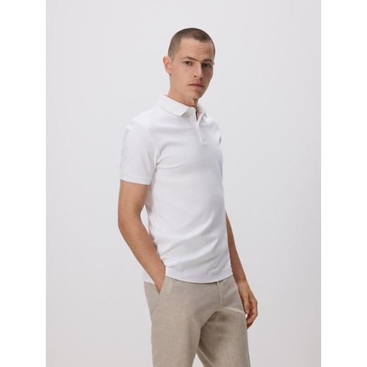 Reserved - Polo slim z bawełny pima - złamana biel ze sklepu Reserved w kategorii T-shirty męskie - zdjęcie 179829171
