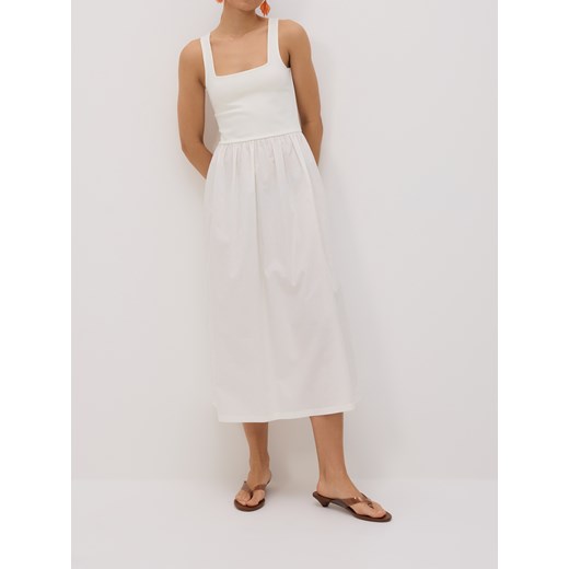 Sukienka Reserved z elastanu biała na ramiączkach 