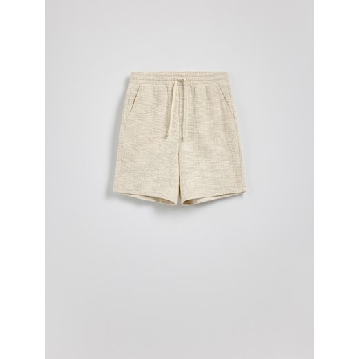 Reserved - Strukturalne szorty regular - beżowy Reserved M Reserved