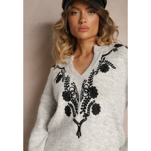 Sweter damski Renee w kwiaty wełniany szary z dekoltem w literę v 