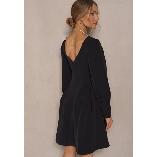 Czarna Sukienka o Rozkloszowanym Kroju Ozdobiona Kwadratowym Dekoltem Katirva Renee S renee.pl wyprzedaż