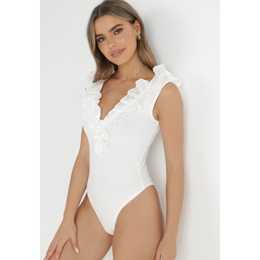 Białe Body z Falbanką Teofano ze sklepu born2be.pl w kategorii Body damskie - zdjęcie 179986784
