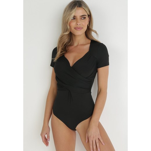Czarne Kopertowe Body z Krótkimi Rękawami Rachelta ze sklepu born2be.pl w kategorii Body damskie - zdjęcie 180006931