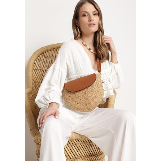 Ciemnobeżowa Torebka Boho z Plecionki z Klapką i Paskiem z Imitacji Skóry Varya ze sklepu born2be.pl w kategorii Torby letnie - zdjęcie 180046632