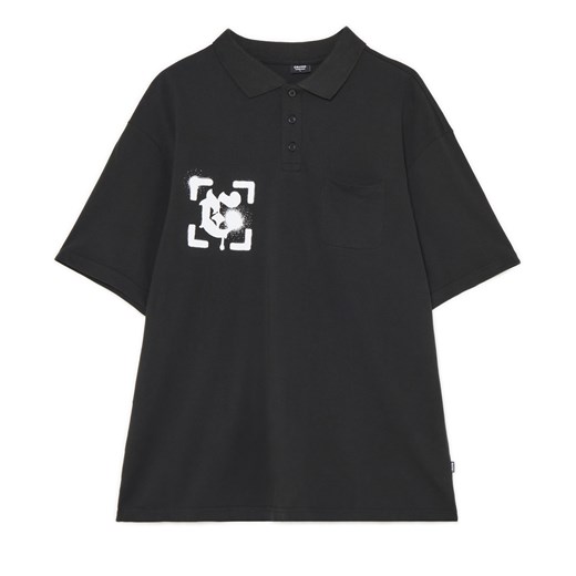 Cropp - Czarna koszulka polo z nadrukiem - czarny Cropp L Cropp