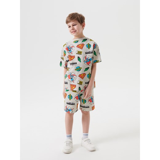 Sinsay - Szorty ze wzorem Superman - kremowy Sinsay 98 Sinsay