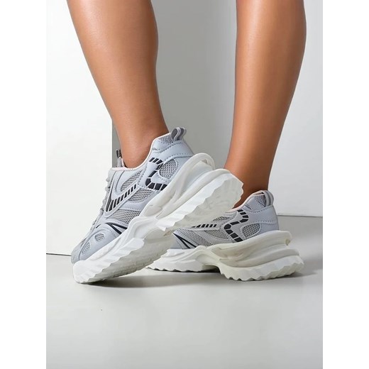Royalfashion Sportowe sneakersy damskie na grubszej podeszwie Annete ze sklepu royalfashion.pl w kategorii Buty sportowe damskie - zdjęcie 180187650
