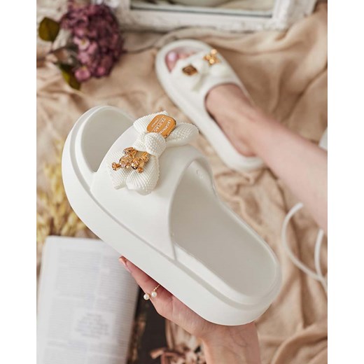 Royalfashion Damskie gumowe klapki z ozdobną kokardką Apples ze sklepu royalfashion.pl w kategorii Klapki damskie - zdjęcie 180187674