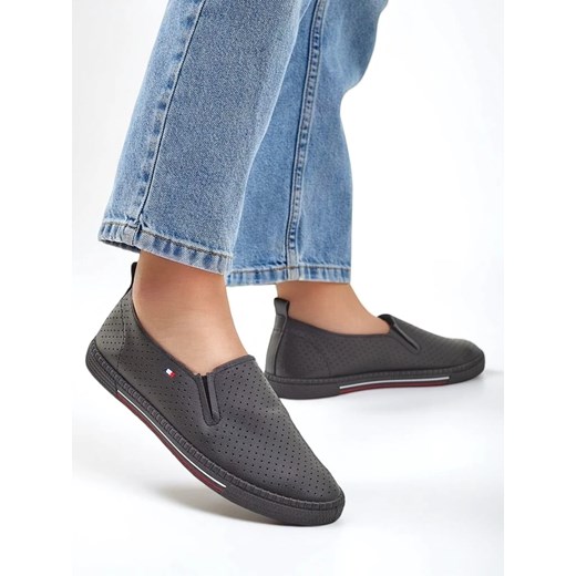 Royalfashion Ażurowe damskie półbuty slip on Vielles ze sklepu royalfashion.pl w kategorii Półbuty damskie - zdjęcie 180192644
