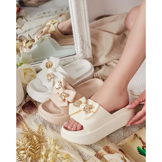 Royalfashion Damskie gumowe klapki z ozdobną kokardką Apis Royalfashion.pl 38/39 wyprzedaż royalfashion.pl
