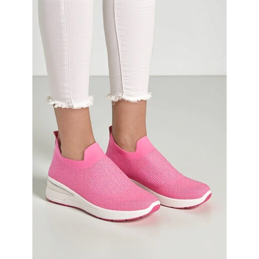Royalfashion Wsuwane sneakersy damskie na koturnie z cyrkoniami Qelavise ze sklepu royalfashion.pl w kategorii Buty sportowe damskie - zdjęcie 180198444