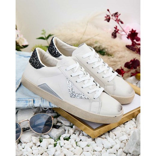 Royalfashion Sportowe sneakersy damskie z ozdobami Ginn ze sklepu royalfashion.pl w kategorii Trampki damskie - zdjęcie 180203594