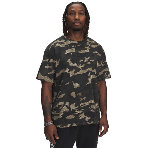 Męska koszulka treningowa Under Armour Project Rock Hwt AOP SS - khaki ze sklepu Sportstylestory.com w kategorii T-shirty męskie - zdjęcie 180211491