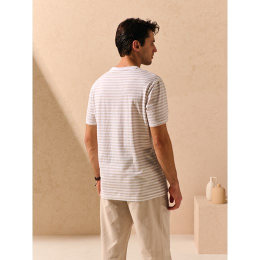 Sinsay - Koszulka w paski z drobnym ozdobnym haftem - beżowy Sinsay S Sinsay